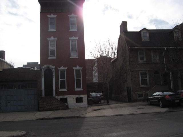 Building Photo - 136-138 Race St