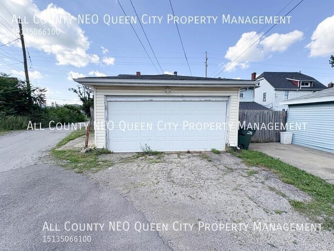 Building Photo - 22 E Siebenthaler Ave