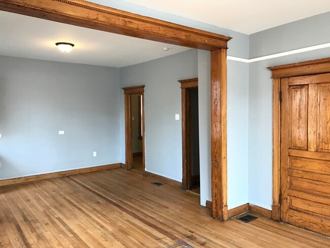 Foto del edificio - 2215 S Albany Ave