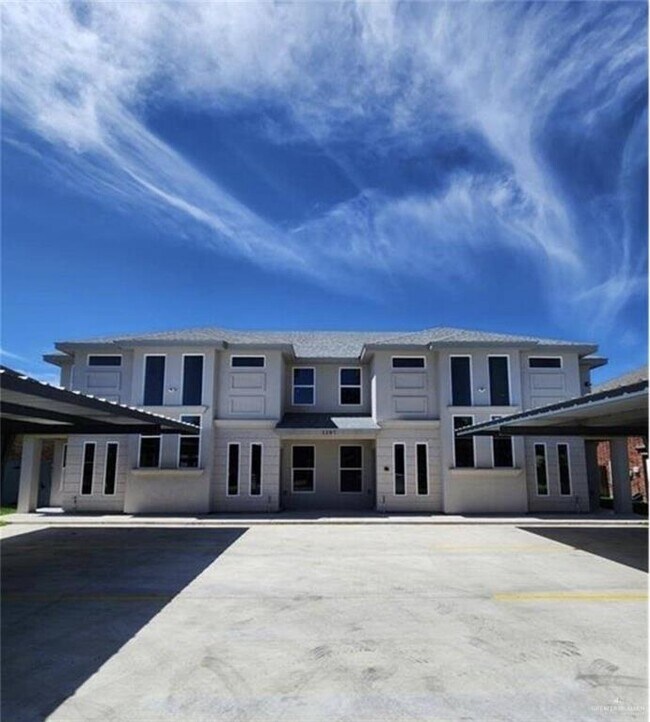 Building Photo - 1207 W Fig Ave