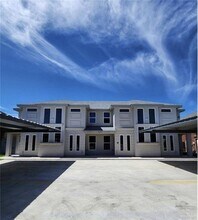 Building Photo - 1207 W Fig Ave