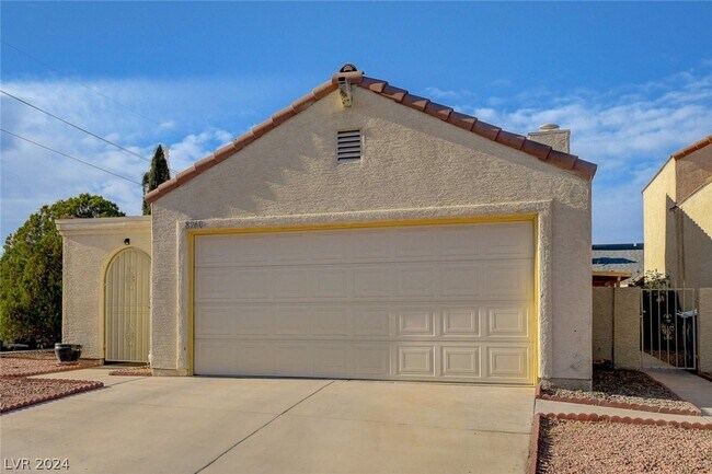 Building Photo - 8260 Abercrombe Way