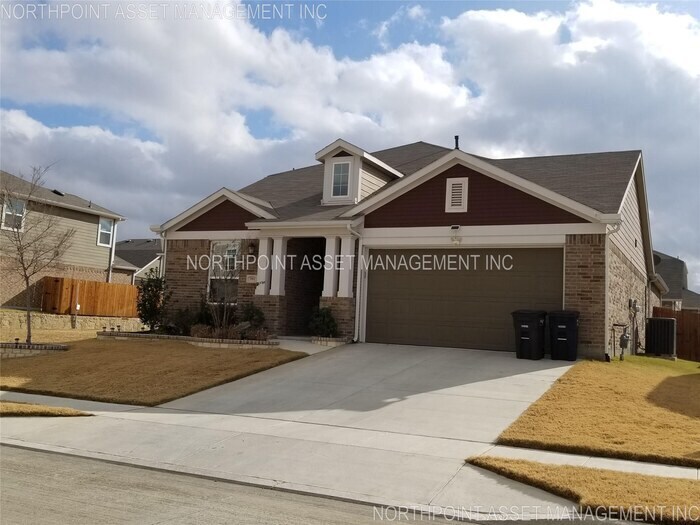 Stunning 5 beds 3 baths in Fort Worth with... - Stunning 5 beds 3 baths in Fort Worth!