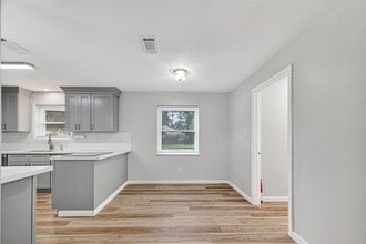Building Photo - 25503 Foxbriar Ln