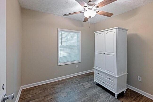 Foto del edificio - 6968 Alden Dr