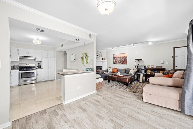 Foto del edificio - 16743 Paxton Ave