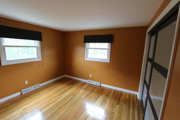 Building Photo - 1553 Ayrault Rd