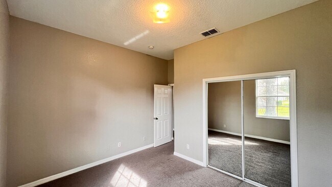 Foto del edificio - BEAUTIFUL 4 bedroom in Poinciana!!