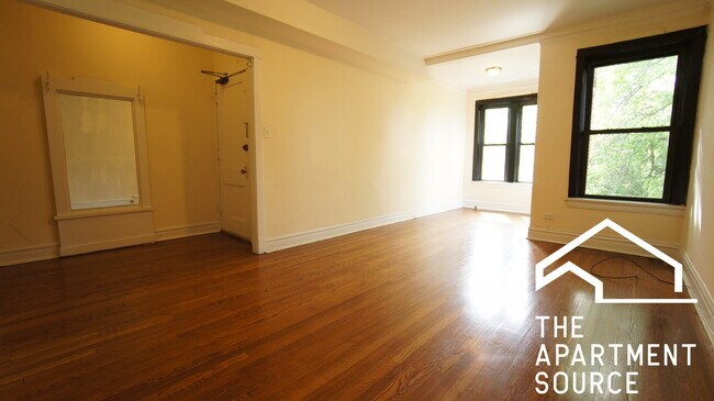 Foto del edificio - 2647 N Sawyer Ave