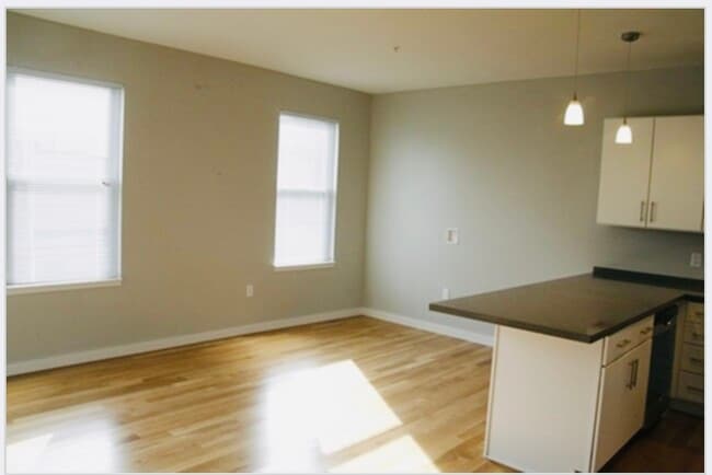 Hardwood floors - 20 Orleans St