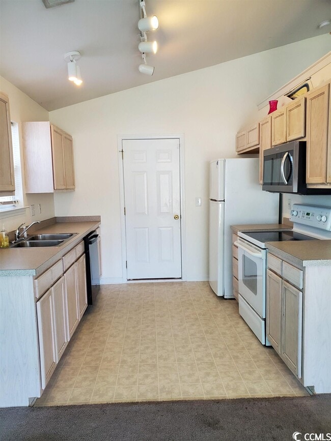 Building Photo - 907 Silvercrest Dr