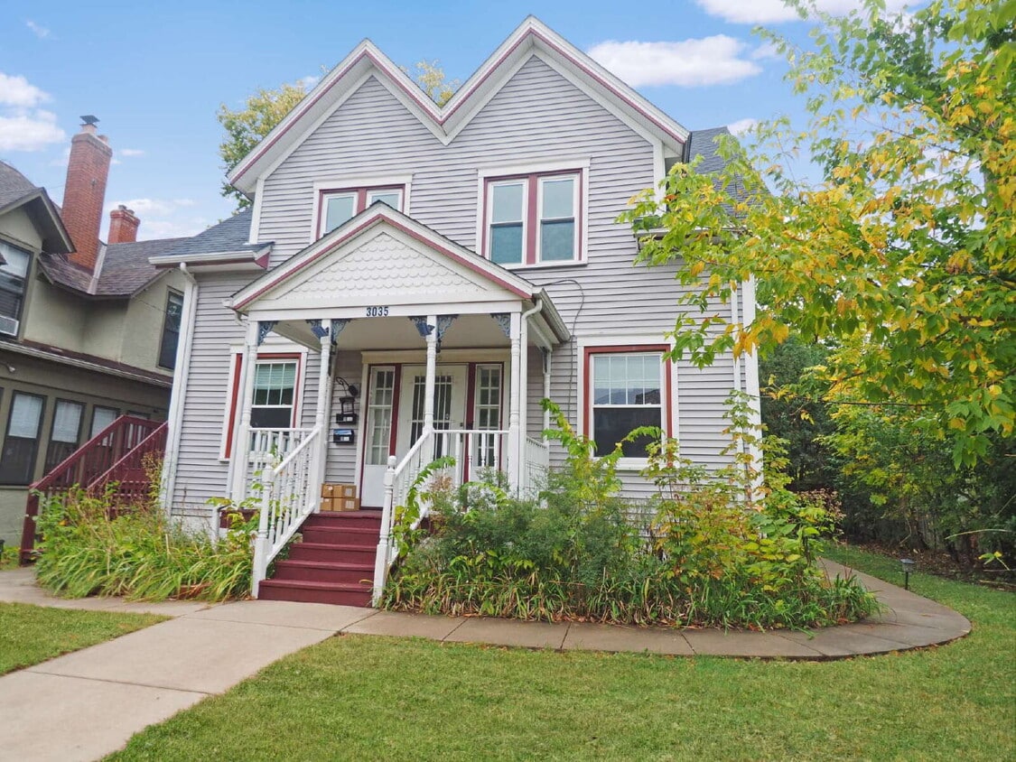 Primary Photo - 3 Bedroom in the Heart of Uptown (Pets welcome)