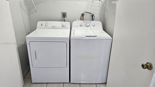 Foto del edificio - 8079 NW 8th St