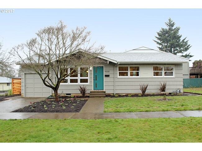 Charming Saint John's home with Washer/Dryer, Fenced Yard, Garage - Charming Saint John's home with Washer/Dryer, Fenced Yard, Garage