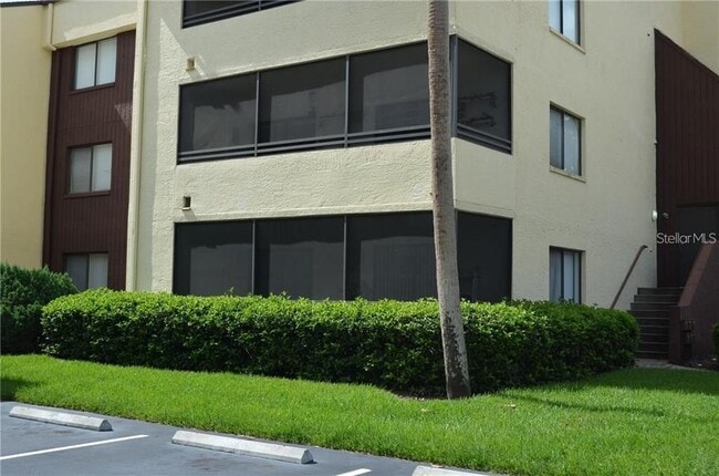 Building Photo - 13604 S Village Dr
