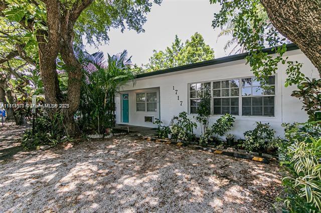 Foto principal - 1717 NE 12th St