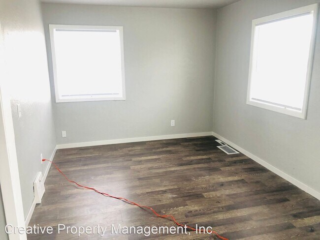 Building Photo - 1 br, 1.5 bath House - 405 8th Ave SW
