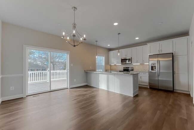 Building Photo - Sullivan Lane