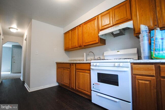 Building Photo - 6137 Parkway Dr