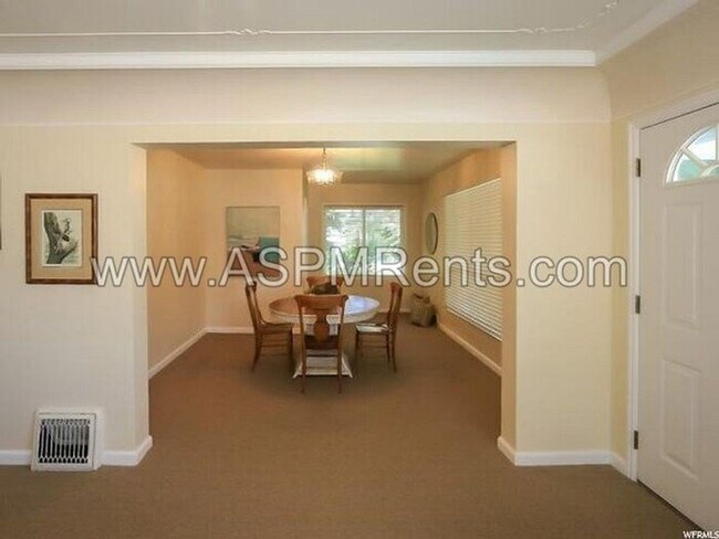Building Photo - Millcreek 3 bed 1 bath cottage