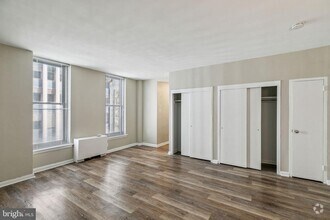 Building Photo - 135 S 19th St