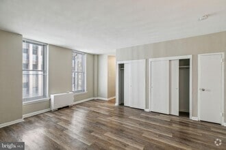 Building Photo - 135 S 19th St