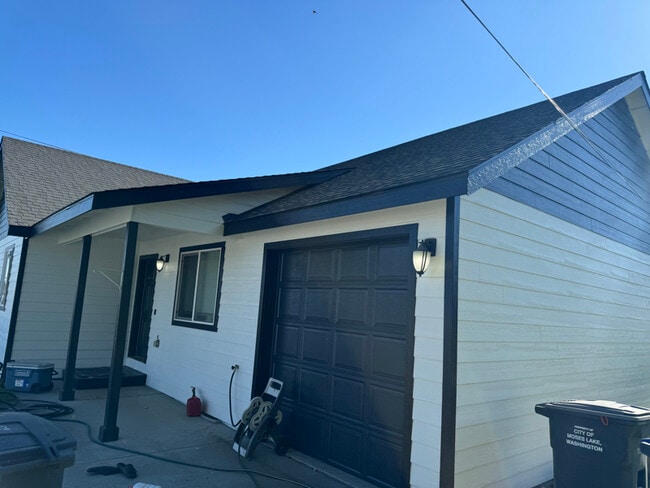 Building Photo - 1506 N Mary St