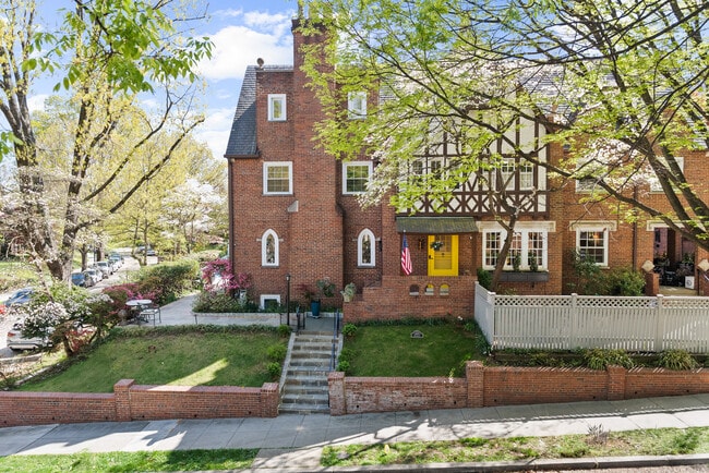 Building Photo - 4400 Q St NW