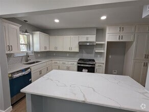 Building Photo - 7607 Wellcrest Dr