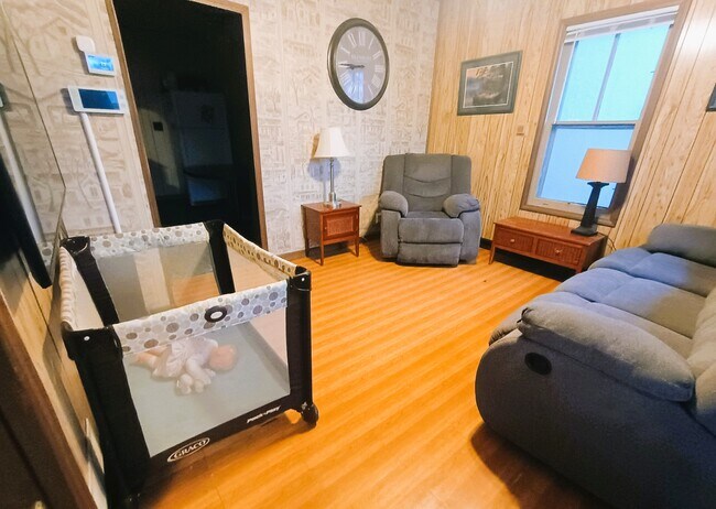 Foto del edificio - 305 E 25th St