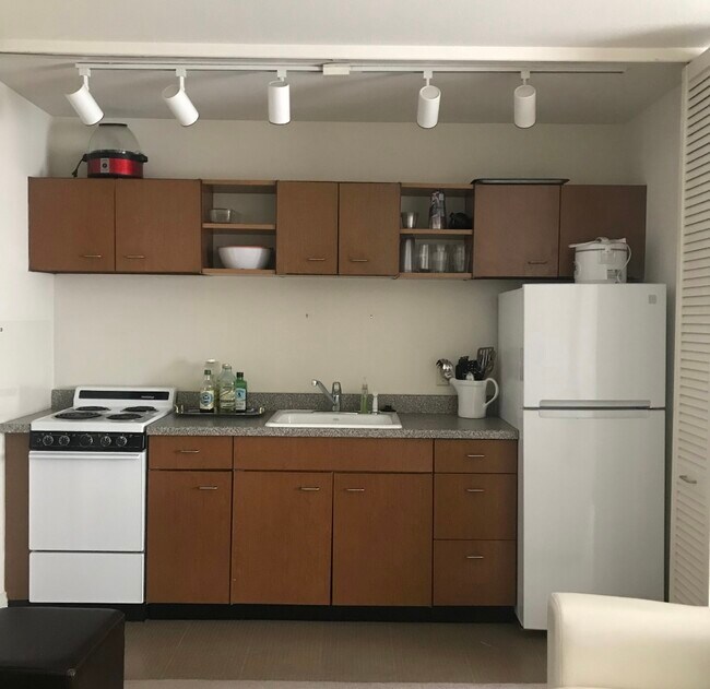 Vintage mid century modern kitchen - 6126 Averill Way