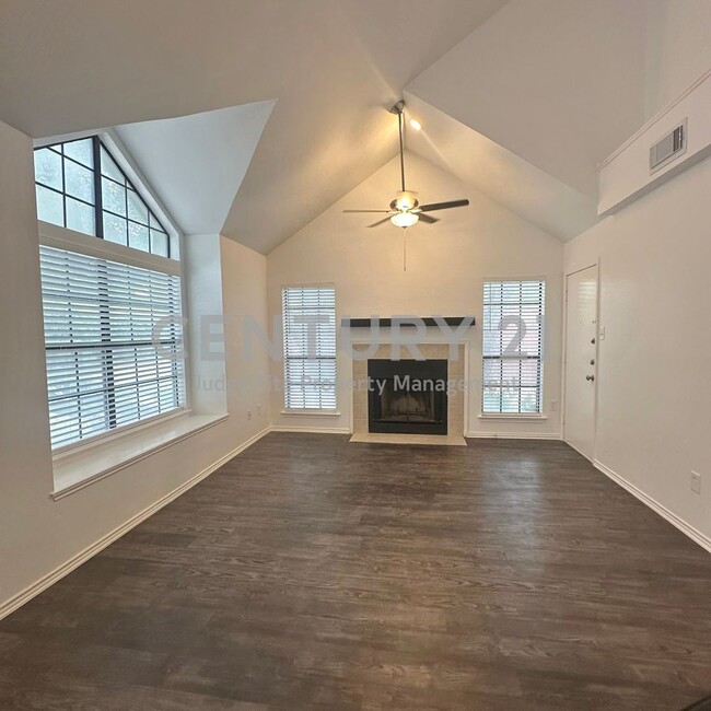 Building Photo - Beautiful 2-Story 2/2 Condo Located in Cop...
