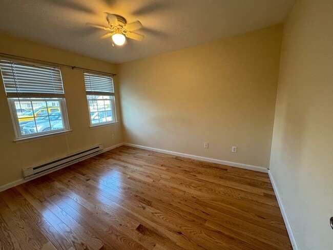 Building Photo - 1000 9th St