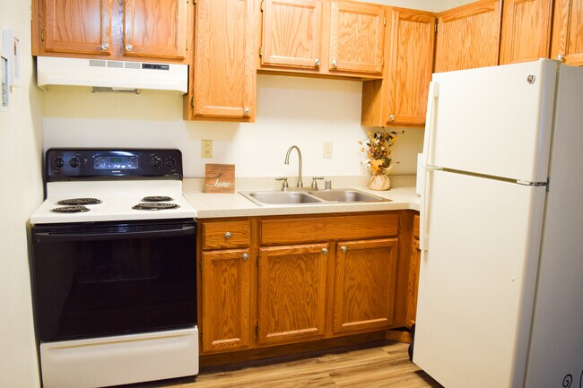 ¡Cocina renovada! - Cameron Heights Associates LLC