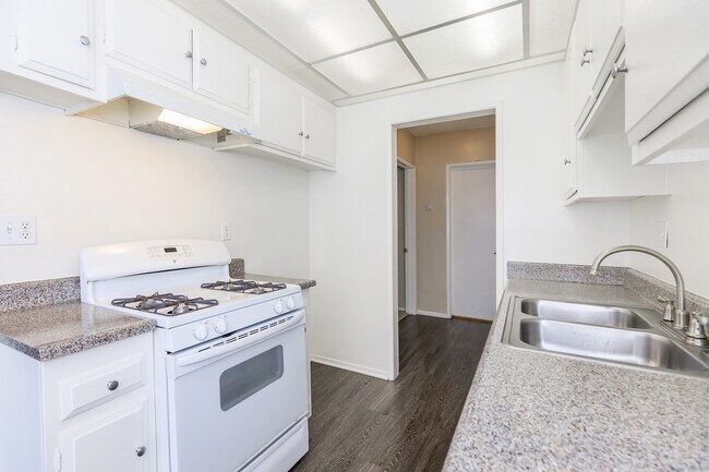 Foto del edificio - Saddleback Pines Apartment Homes
