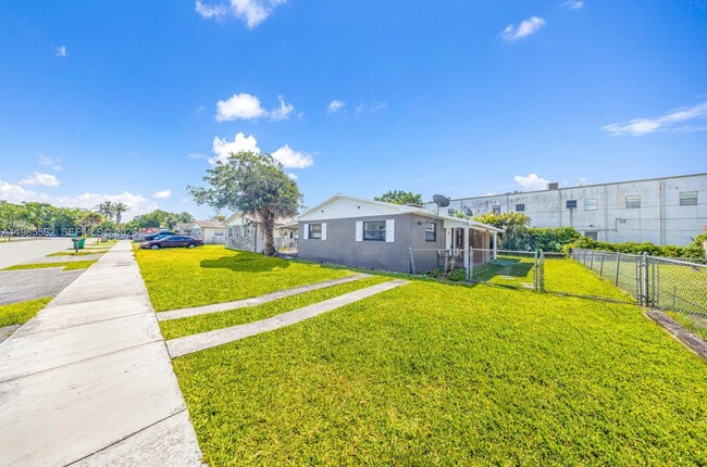 Building Photo - 6172 SW 44th St