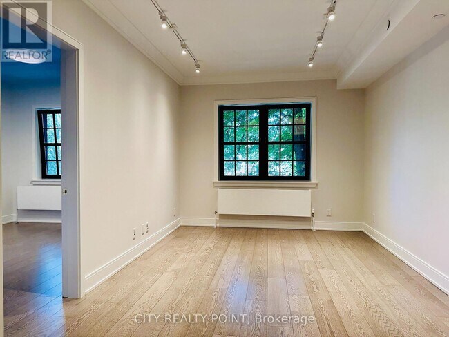 Building Photo - 2-112 Clarendon Ave