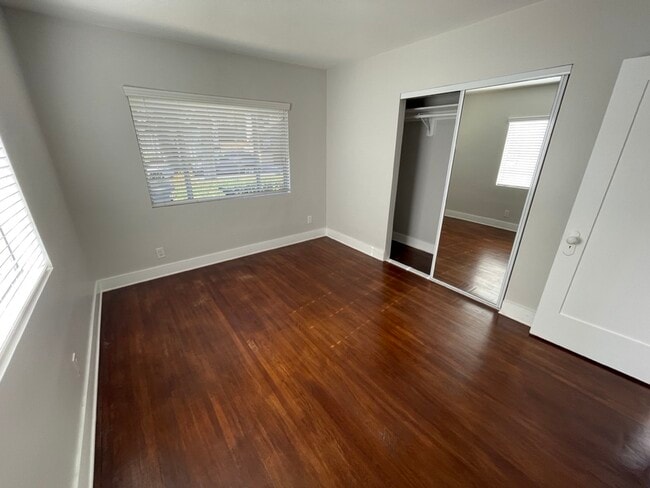 One bedroom - 3842 Minerva Ave