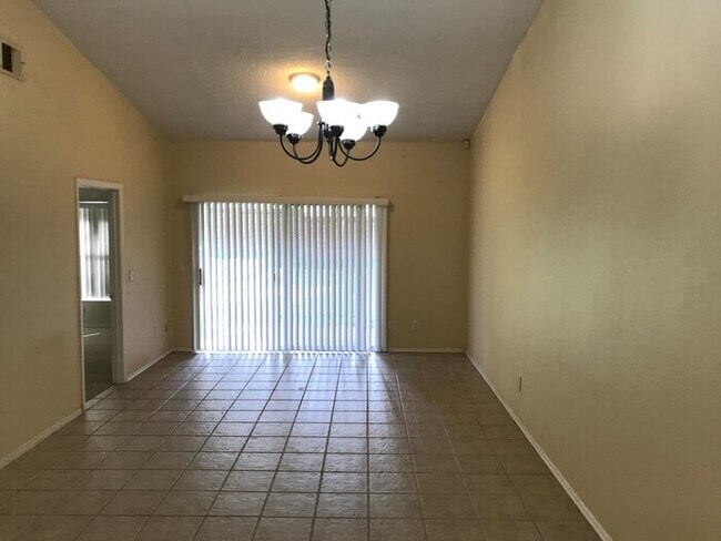 Building Photo - Don’t miss this beautiful 3-bedroom, 2-bat...
