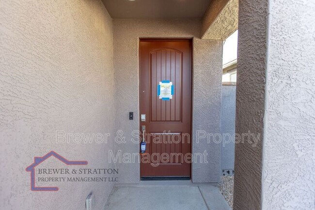Building Photo - 9638 E Tesla Ave