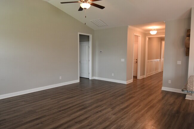 Foto del edificio - 3005 Primrose Ln