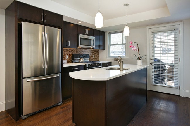 Building Photo - 210 W 7th St