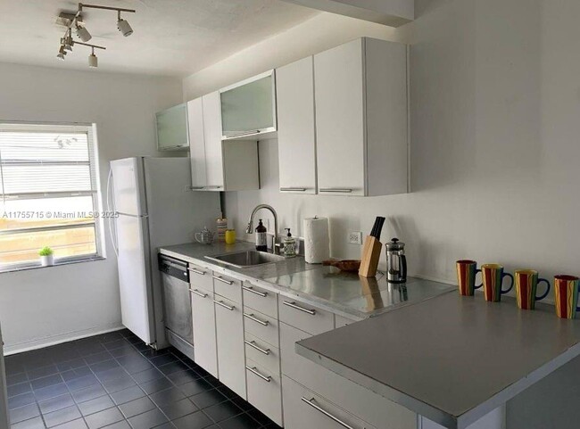 Foto del edificio - 424 NE 82nd St