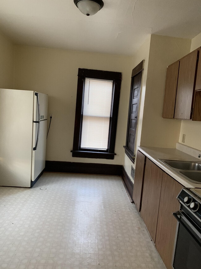 Building Photo - 314 1/2 E Mullan Ave