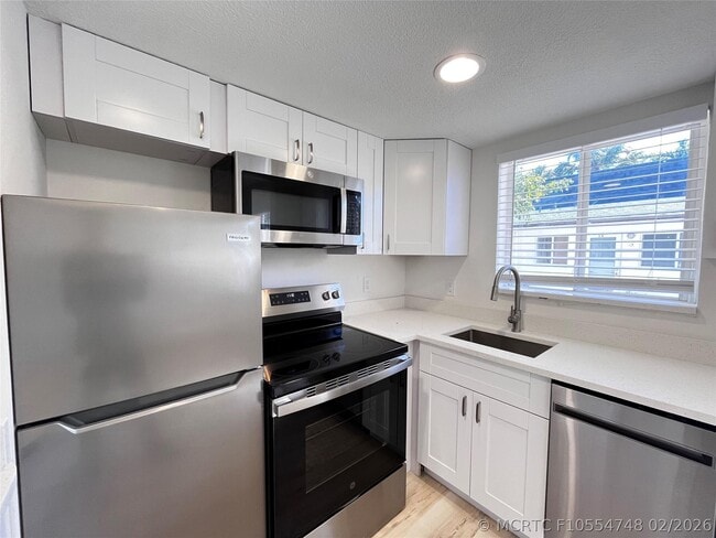 Building Photo - 4641 N Ocean Dr