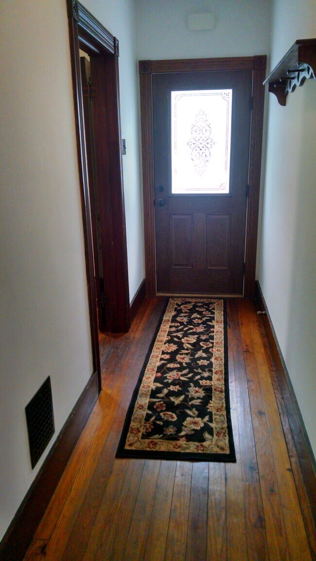 front door entrance - 506 Brown St