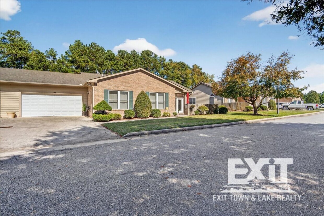 Primary Photo - Beautiful Home in Beaver Creek