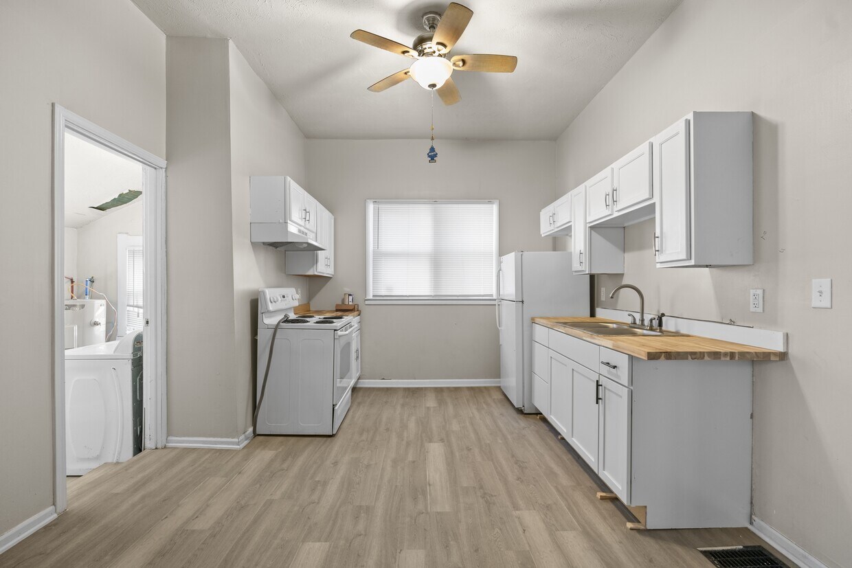 Foto principal - 1211 W 30th St