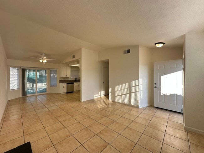 Foto del edificio - Move In Ready 3 Bedroom!