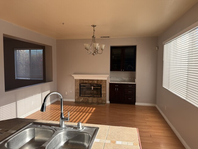 Foto del edificio - 5752 Tamarisk Way